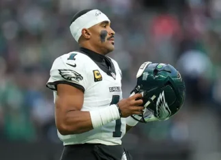 Jalen Hurts’ Apparent Season-Ending Injury Leaves Eagles With Tough Questions About Blood Clots In His Lungs